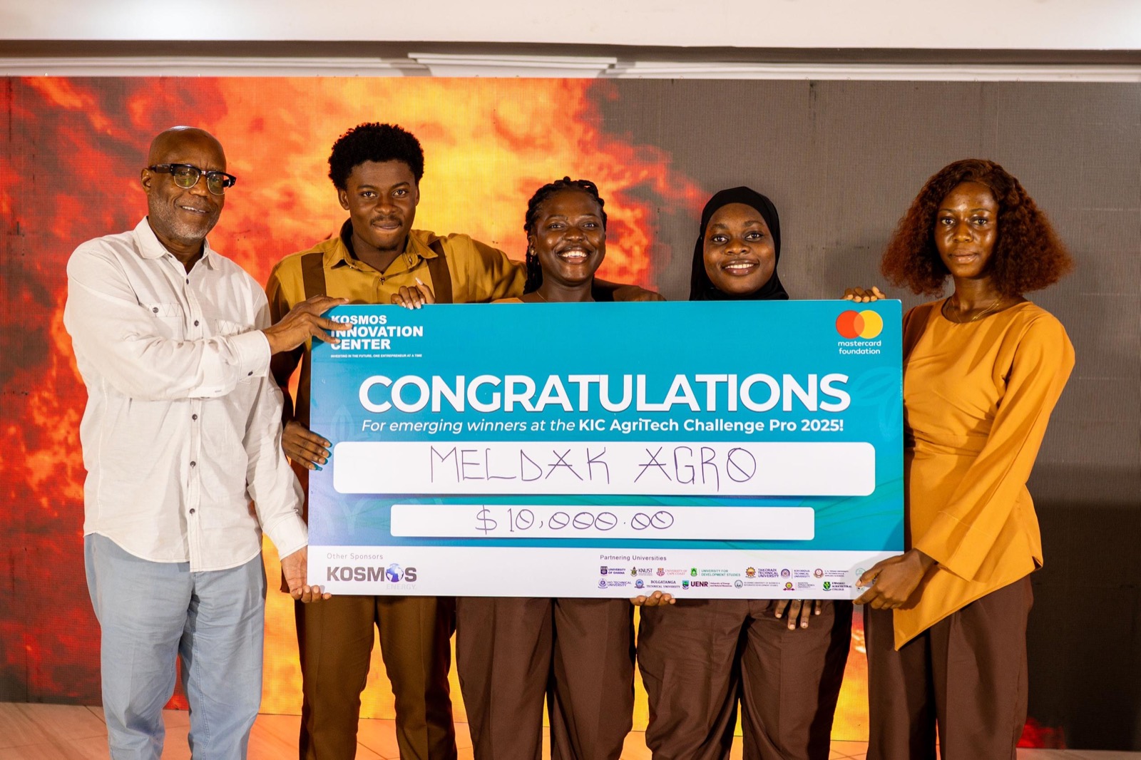 MelDAK Agro receiving the US$10,000 prize at the KIC AgriTech Challenge Pro 2025